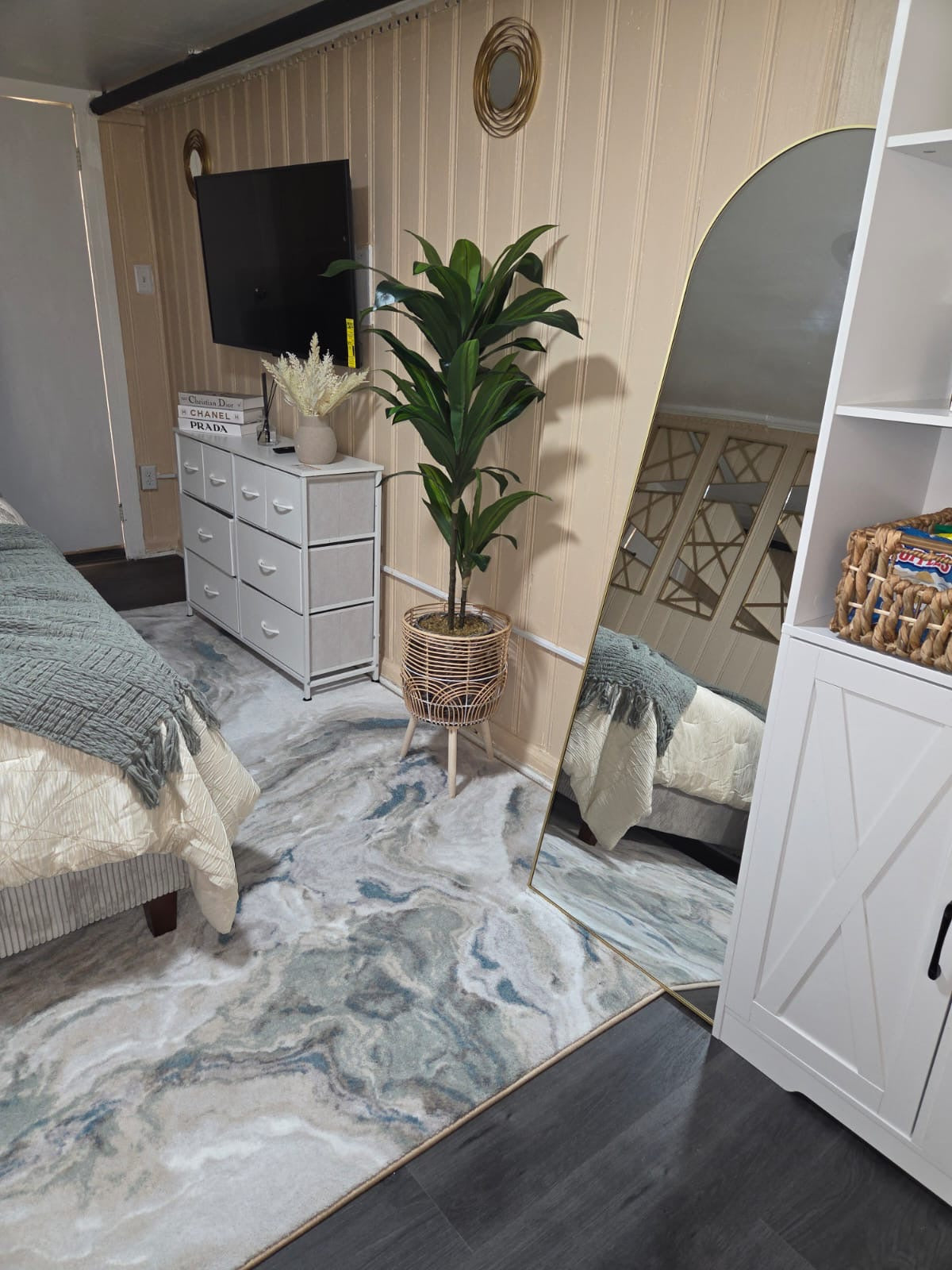 Queen Size Studio Rental